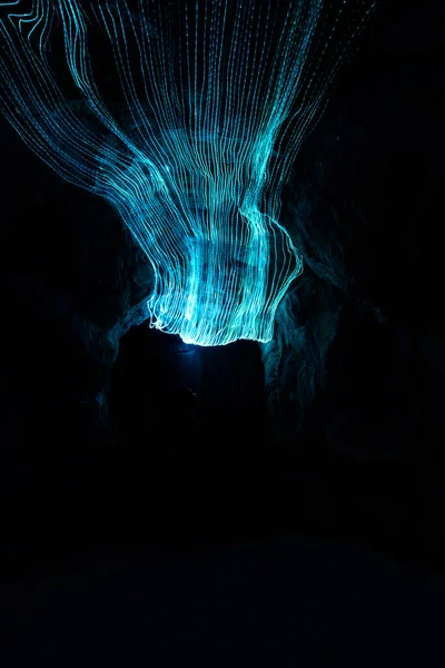 Beleuchtung Schmückt Die Höhle Wie Ein Wasserfall Einer Lichtershow — Stockfoto