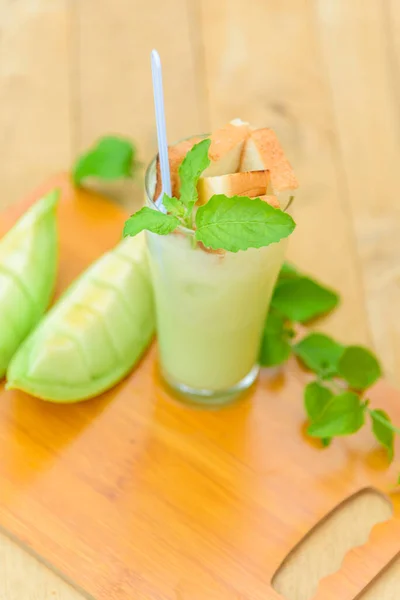 Milchmelonen Smoothie Glas Mit Braten Auf Holzteller — Stockfoto