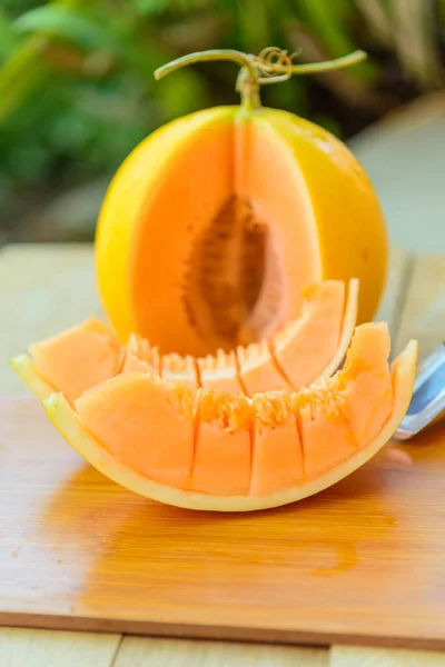 Trozo Melón Naranja Fresco Plato —  Fotos de Stock