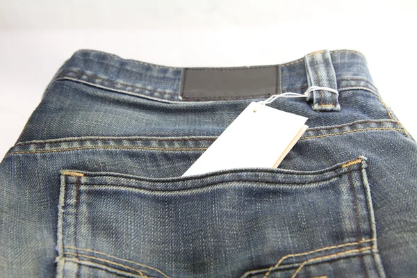 Цена на джинсы — стоковое фото