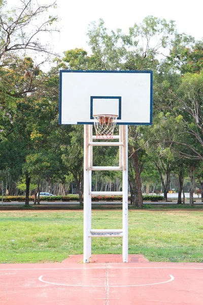 Outdoor-Basketballkorb — Stockfoto