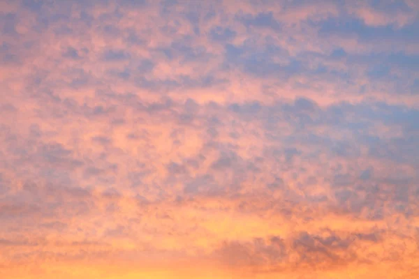 Awan di langit saat matahari terbit . — Stok Foto