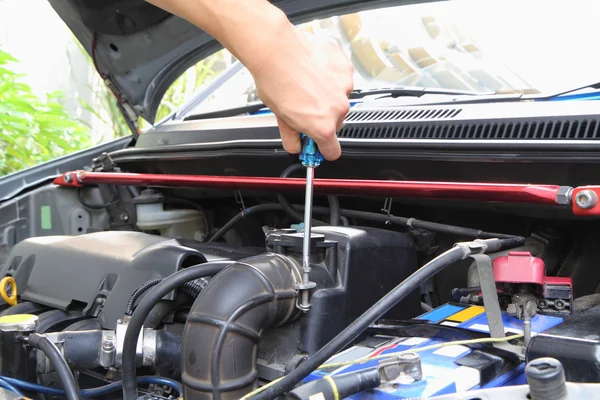 Schroevendraaier openlucht auto Filter — Stockfoto