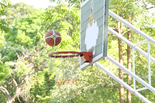 Basketbal střelba — Stock fotografie