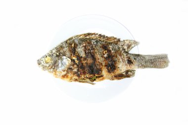 Tuz ile ızgara balık