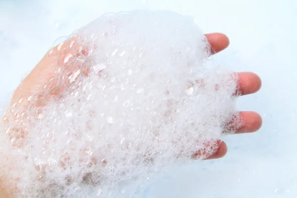 Espuma de burbuja en la mano — Foto de Stock