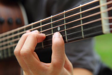 gitar çalmak