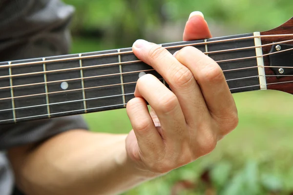 Playing guitar chord G — Stock Photo, Image