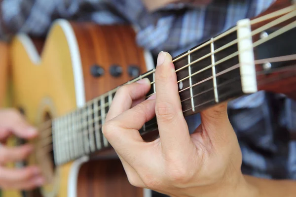 Close up to the hand of guitar player — Stock Photo, Image