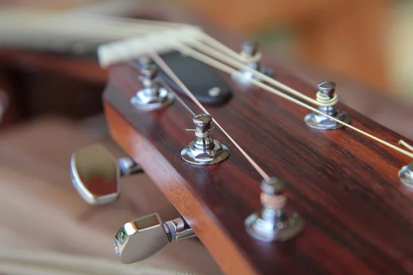 ソフト フォーカスのギター チューナー — ストック写真