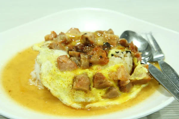 Izgara domuz eti ile kremsi omlet — Stok fotoğraf