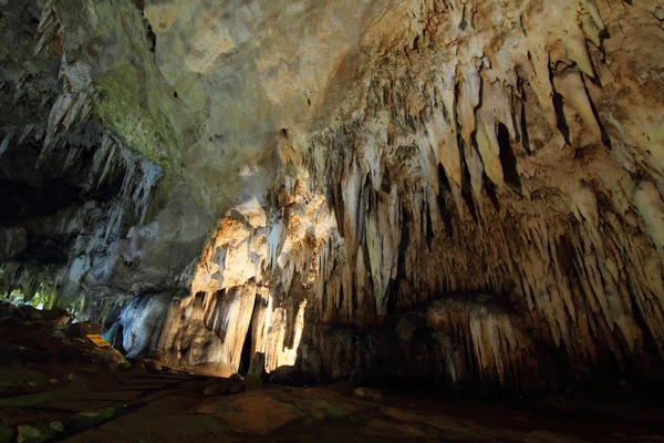 Stalagmite and stalactite in the cave — Stock Photo, Image