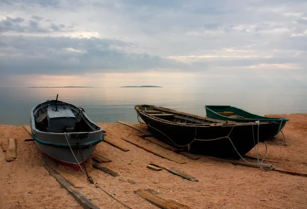 Barche sulla riva del mare . — Foto Stock