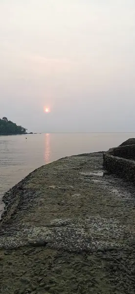 Koh Chang, Tayland 'da Bailan sahilinde gün batımı