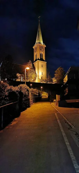 Staefa, İsviçre 'de geceleri kilise