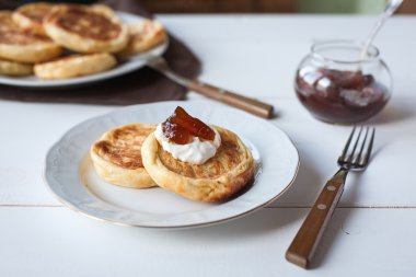 Peynirli krep, kahve kahvaltı ve reçel