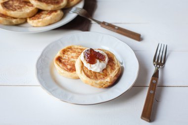 Peynirli krep, kahve kahvaltı ve reçel