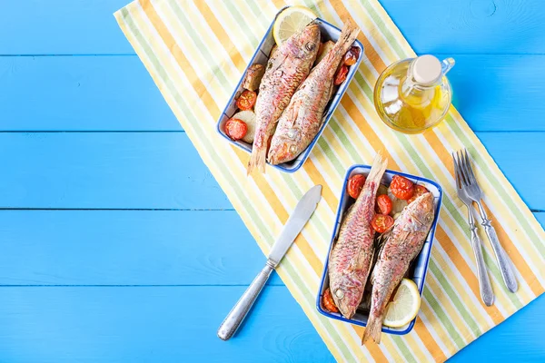 Salmonete rojo cocido con verduras — Foto de Stock