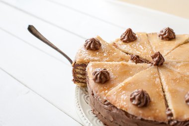 Katmanlı pastasından (Dobosh Macar Kek)