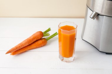 fresh carrot juice with juicer