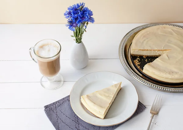 Cheesecake with coffee — Stock Photo, Image