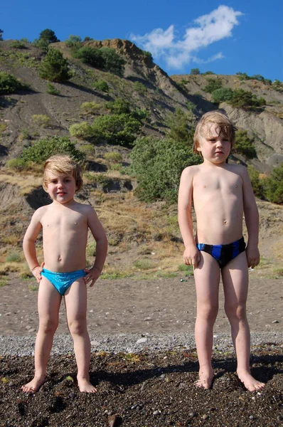 Crianças Meninos Irmãos Juntos Praia Depois Nadar Verão — Fotografia de Stock