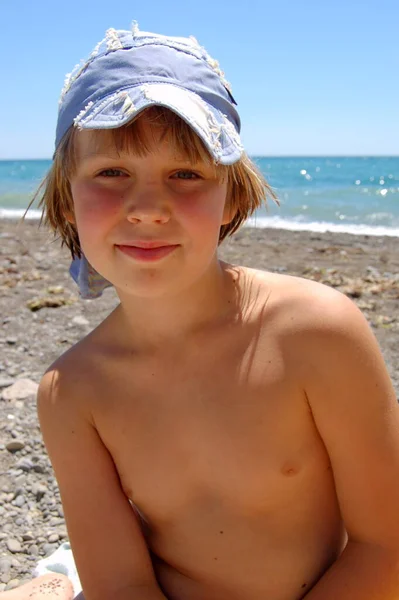 Portrait Garçon Casquette Sur Plage Été Vacances — Photo