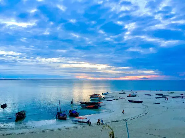 Paesaggio Serale Colori Blu Vista Sulla Baia Con Barche Nell — Foto Stock