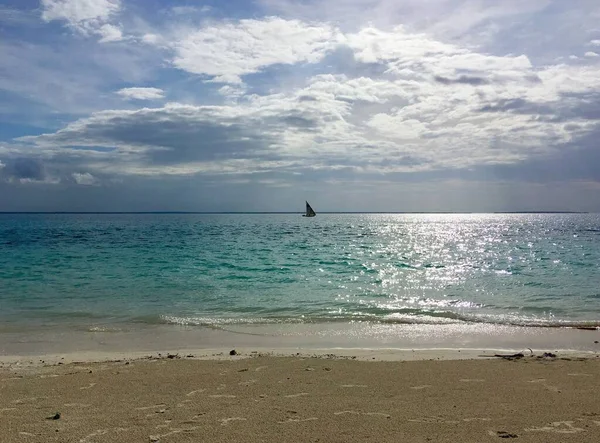 Paisaje Marino Con Playa Océano Con Velero Distancia Zanzíbar — Foto de Stock