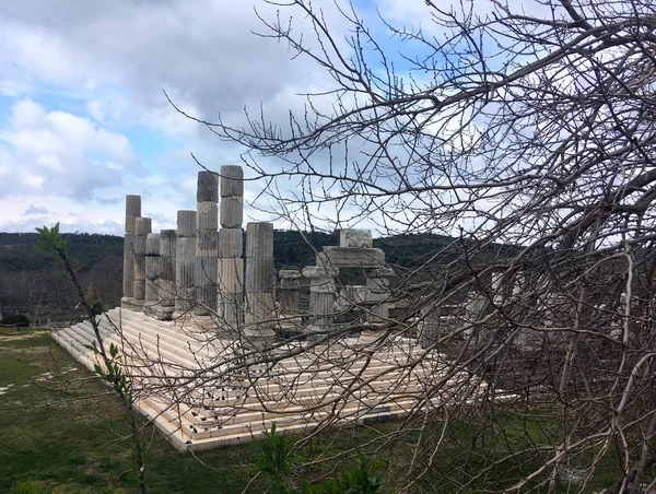 Весняний Краєвид Древнім Храмом Деревом Індичці — стокове фото