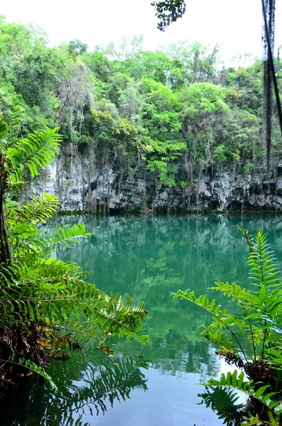 Paysage Avec Lac Dans Une Grotte Dans Parc National République — Photo
