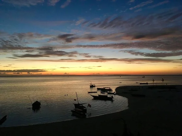 Landskap Med Ljus Solnedgång Över Havet Och Stranden Zanzibar — Stockfoto