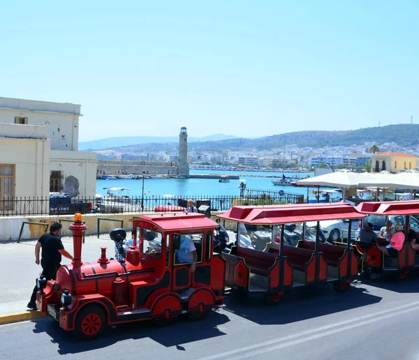 Auto Rode Trein Straat Stad Aan Zee Kreta — Stockfoto