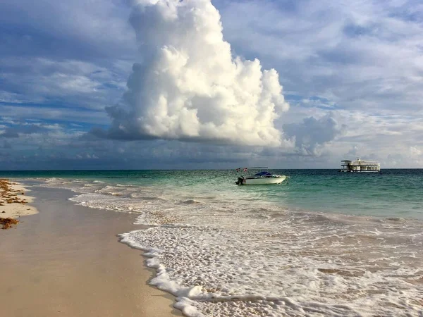 Тропічний Ранковий Пейзаж Човнами Океані Домініканській Республіці — стокове фото