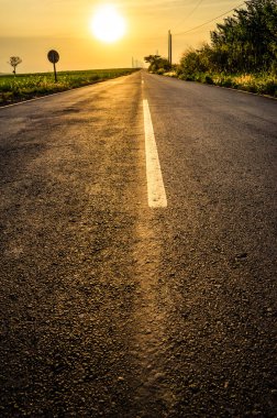 Yol ve güneşin doğuşunu