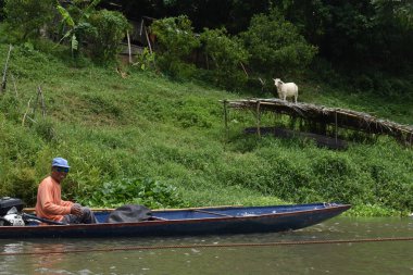 Manila Filipinleri 10 Şubat 2020 Nehir kenarındaki kano gezisi 