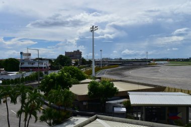 Manila Filipinleri, 26 Haziran 2020, Manila Uluslararası Havaalanı 'nın boş hava sahası.