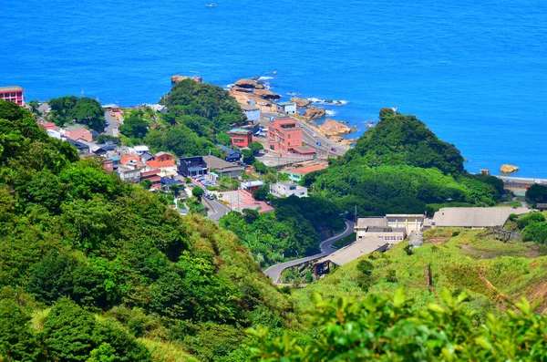 Deniz kenarında uzak bir köy.
