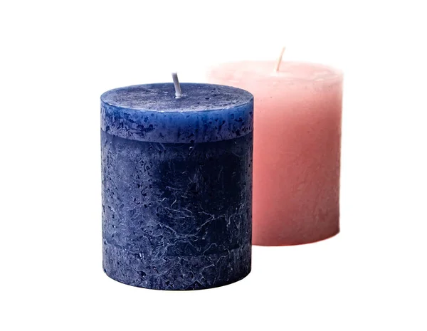 蓝色和粉色圆柱形蜡蜡烛 隔离在白色背景 侧视图 — 图库照片