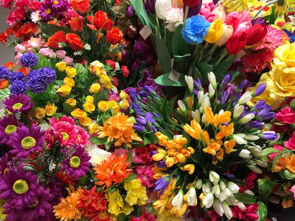 Sztuczne Kwiaty Licznik Jest Alternatywą Dla Żywych Kwiatów Kwiaty Papieru — Zdjęcie stockowe