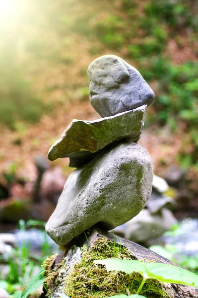 Pirâmide Rochosa Arte Balanceadora Close Uma Pilha Pedras Perfeito Equilíbrio — Fotografia de Stock