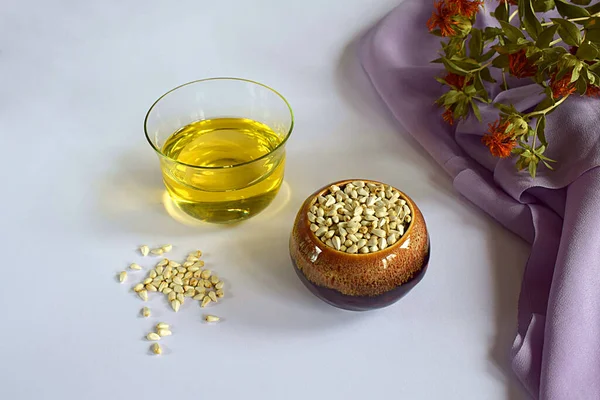 Safflower Safflower Oil Seeds Container Scattered White Surface Stems Flowers — Stock Photo, Image