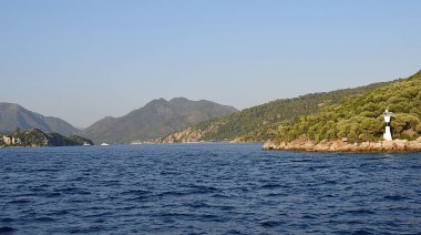 Akdeniz Körfezi girişindeki deniz feneri..