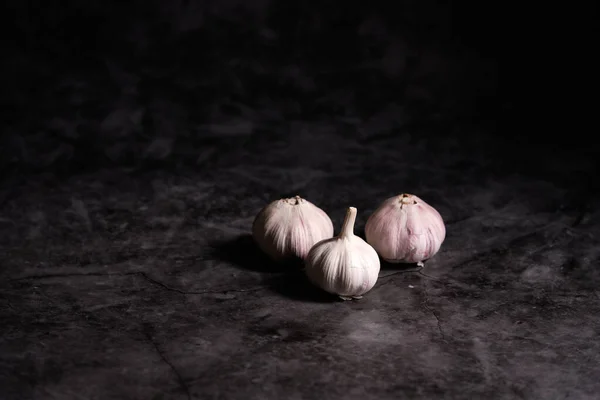 Low Key Group Garlic Image Gray Stone Table Background Copy — Stock Photo, Image