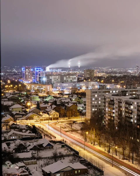 ロシアのタタールスタン カザン 2020年12月 カザン市の上からPrivolzhskiy地区への夜景 — ストック写真