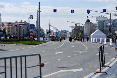 Kazan, Tataristan, Rusya - 1 Mayıs 2021: Kazan maratonunda koşucular