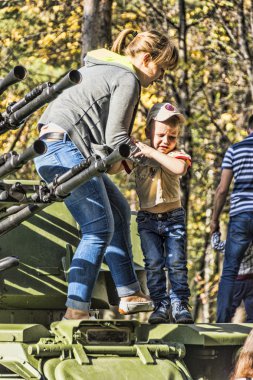 Silah zoruyla. Ufa. Zafer Parkı.