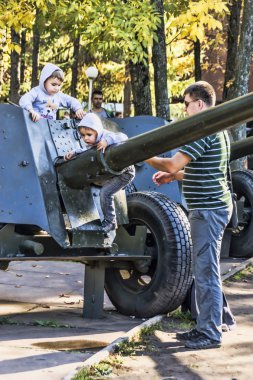 Silah zoruyla. Ufa. Zafer Parkı.