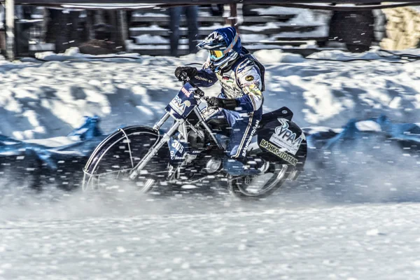 Speedway na ledu. Nad rychlostní limit. — Stock fotografie