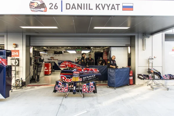 Scuderia Toro Rosso. Mecánica. En el boxeo Daniel Kvyat . —  Fotos de Stock